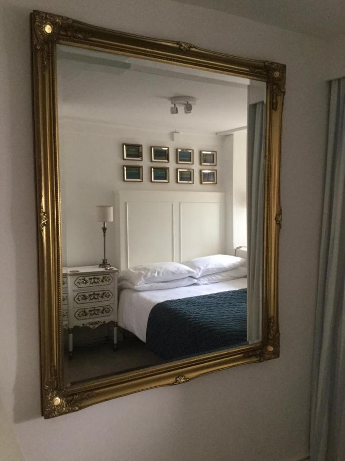 Fabulous Apartment In Historic House In Ст. Обин Экстерьер фото